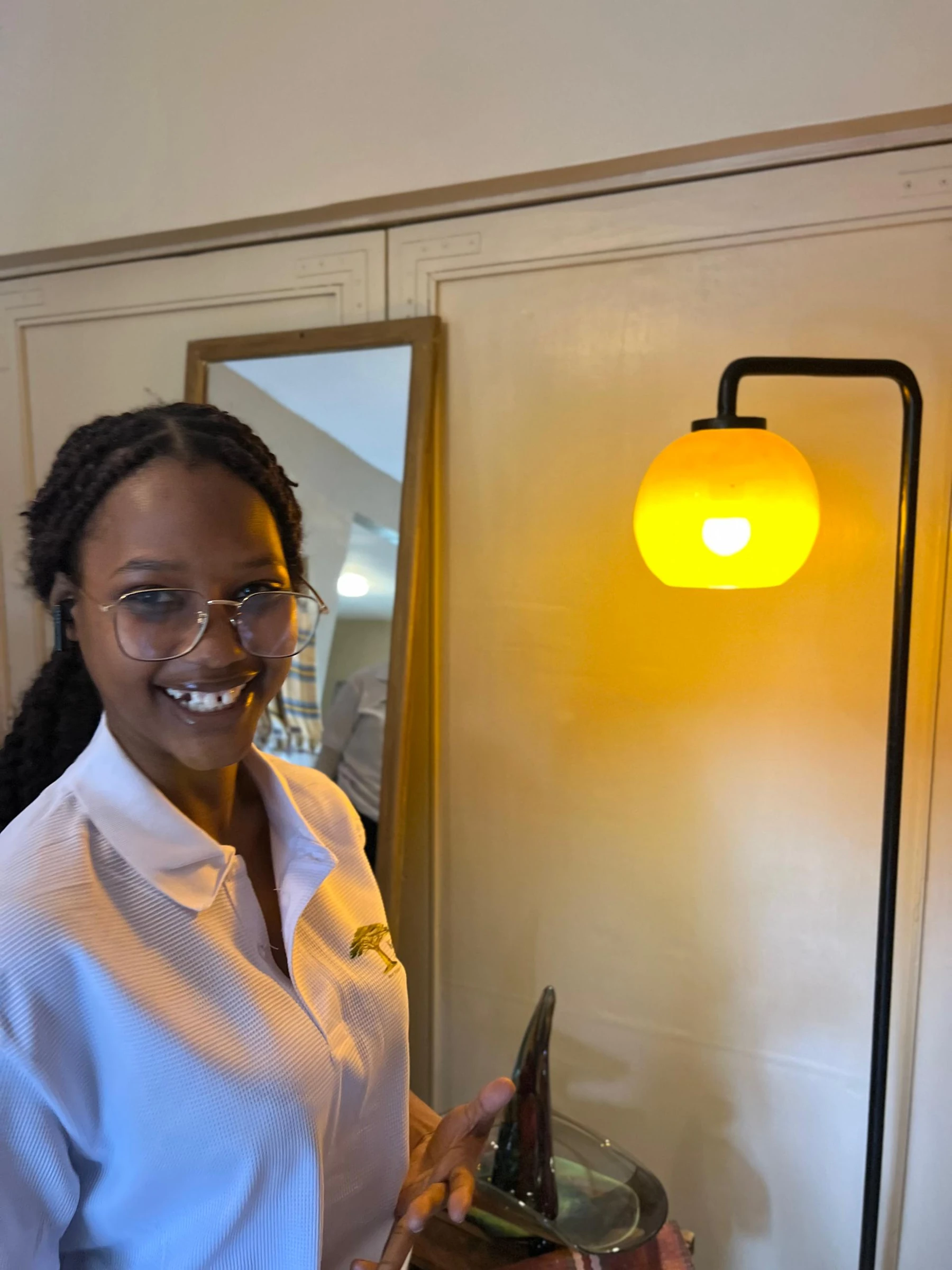 A Keepsake student standing beside an illuminated lamp